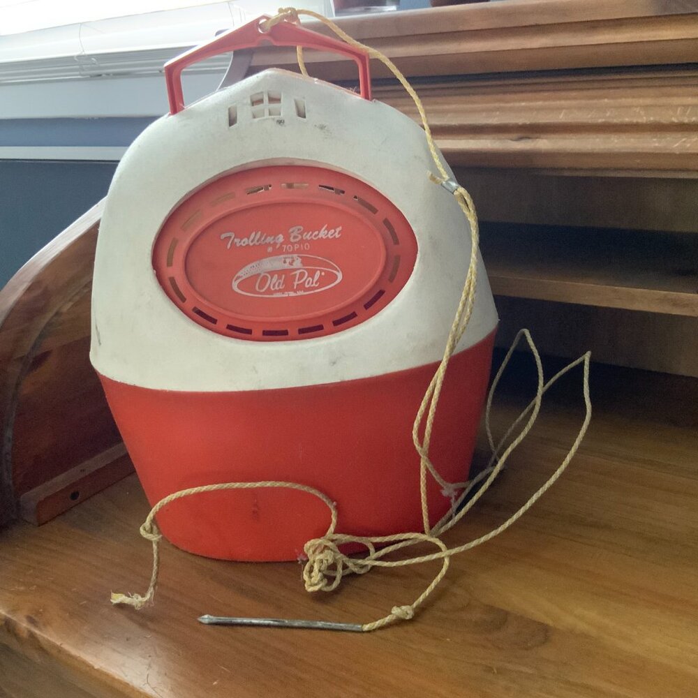 TROLLING BAIT BUCKET 70P10 MINNOWS/SHRIMP/BAIT - OLD PAL - WHITE & ORANGE